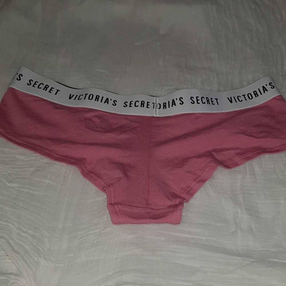 Victoria Secret - Picture 2 of 4